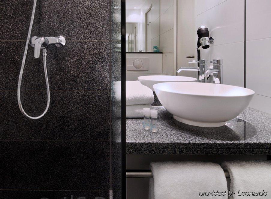 Motel One Dresden Am Zwinger ภายนอก รูปภาพ